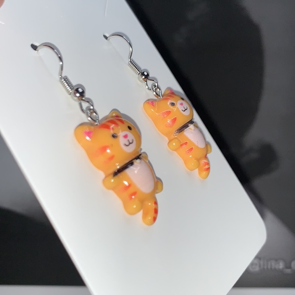 Short Orange Kitty Dangling Earrings - Picture 7 of 13